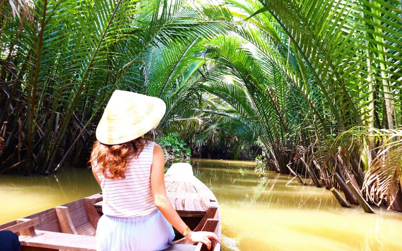 Du khách tập trung tại bến Hùng Vương để bắt đầu tham quan các cù lao trên sông Tiền