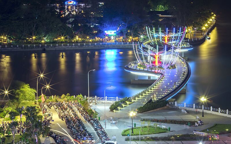 Cầu đi bộ Ninh Kiều (Cầu Tình Yêu)