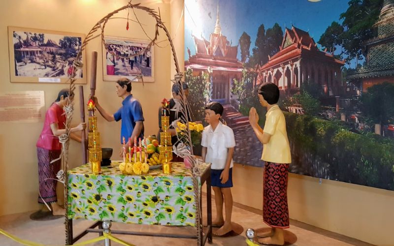 Bạn tham quan Bảo tàng Cần Thơ để hiểu sâu hơn về lịch sử vùng đất này