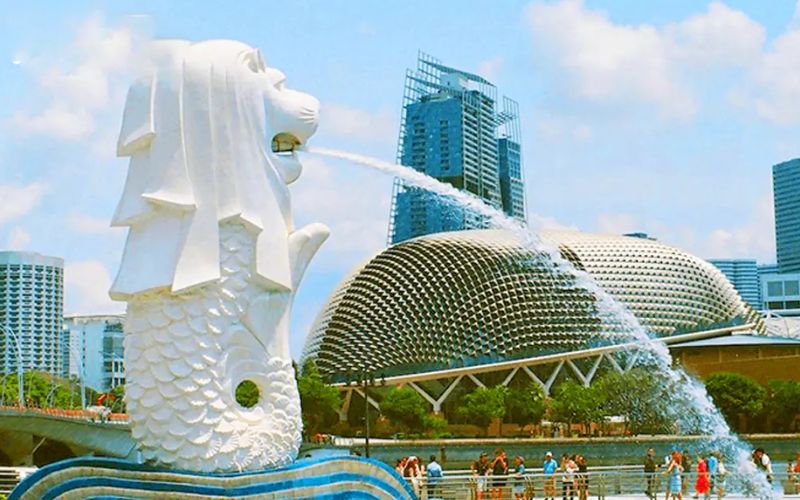 Đến với Singapore, bạn nên dành ngày đầu tiên check-in tại biểu tượng tượng Sư tử biển