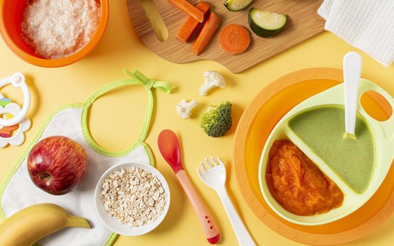 Cần lựa chọn các loại thực phẩm an toàn cho bé khi đi du lịch