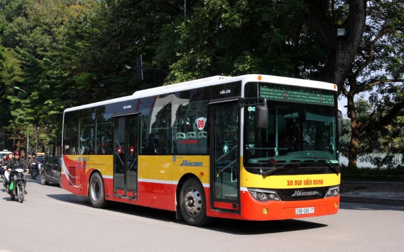 Xe buýt là phương án tối ưu dành cho những người muốn tiết kiệm chi phí