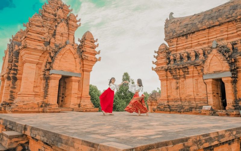 Làng văn hóa các dân tộc Việt Nam tại Đồng Mô