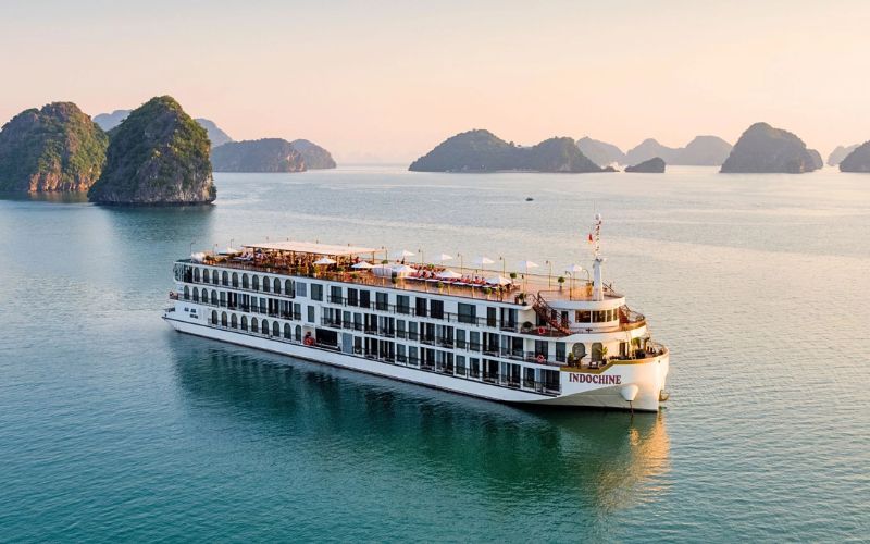 Du lịch bằng du thuyền là hình thức nghỉ dưỡng lưu trú và di chuyển trên các con tàu