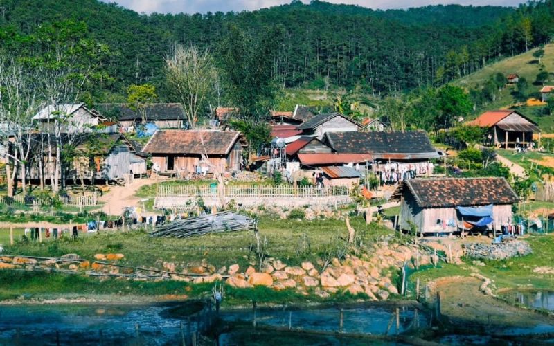 Làng văn hóa du lịch cộng đồng Kon Pring