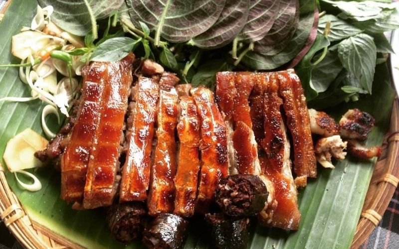 Món heo rẫy nướng mắc khén