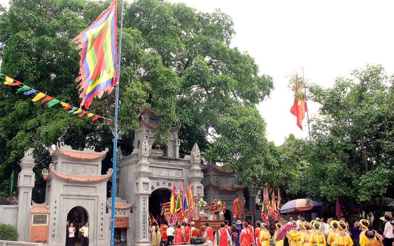 Lễ Hội đền Chử Đồng Tử và Tiên Dung ở Hưng Yên