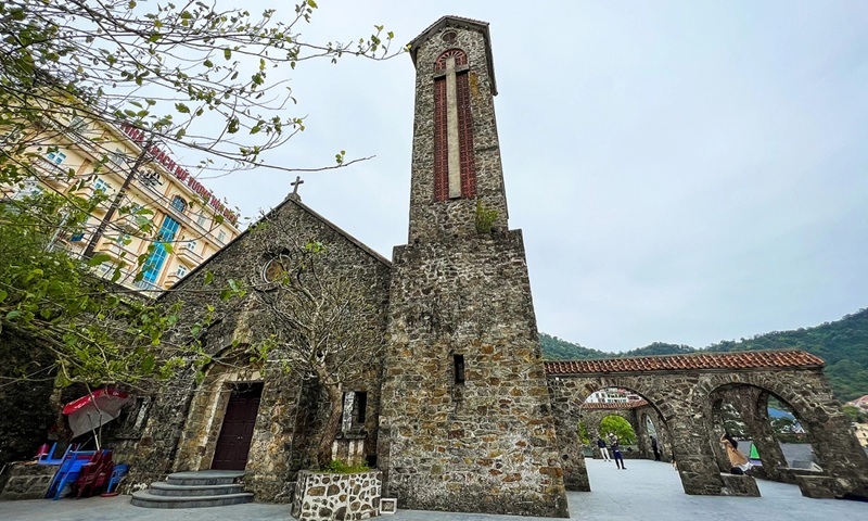 Nhà thờ Đá cổ