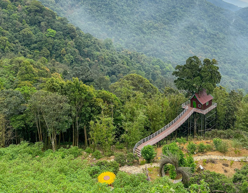 Khoảng cách từ Hà Nội đến thị trấn chỉ khoảng 80km