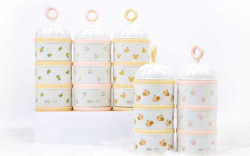 Mang theo bình giữ nhiệt chất lượng cao giúp duy trì nhiệt độ ổn định khi pha sữa 