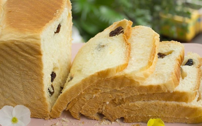 Thực đơn lý tưởng cho trẻ trên 1 tuổi bao gồm cơm nắm, bánh mì sandwich mềm