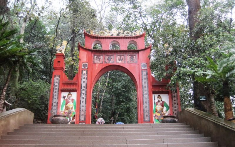 Du khách nên đến Phú Thọ vào dịp tháng 3 âm lịch để tham gia lễ hội Đền Hùng