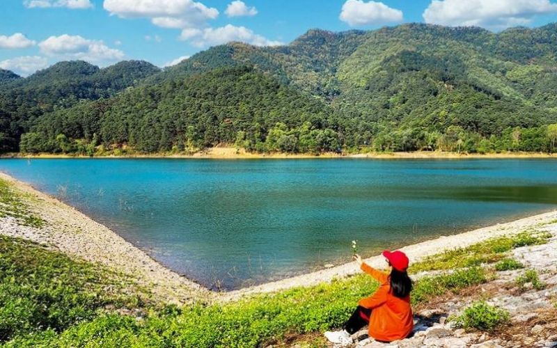 Buổi sáng bạn nên khởi hành sớm đến núi Hàm Lợn để tận hưởng không khí trong lành