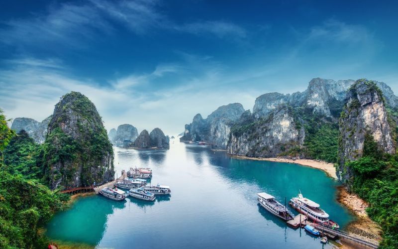 Chi phí cho một chuyến đi Quảng Ninh phụ thuộc vào nhu cầu lưu trú và dịch vụ giải trí