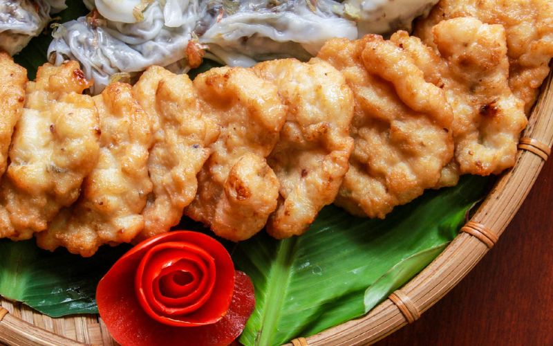 Đến du lịch Hạ Long bạn không thể không thưởng thức món chả mực thơm ngon