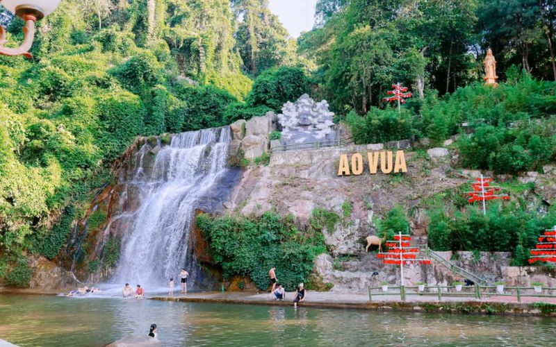 Khu du lịch Ao Vua