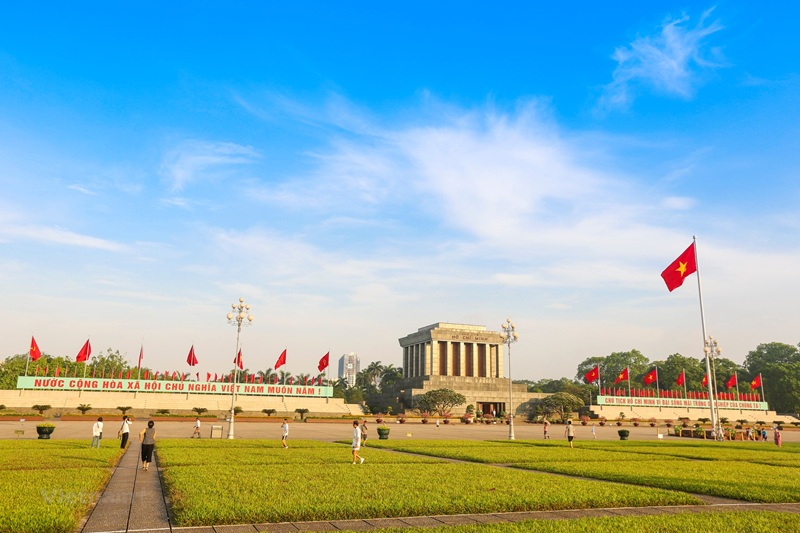 Lăng Chủ tịch Hồ Chí Minh và Quảng trường Ba Đình
