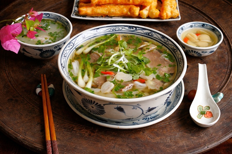 Du lịch Hà Nội bạn nên thưởng thức món phở bò trứ danh của thủ đô
