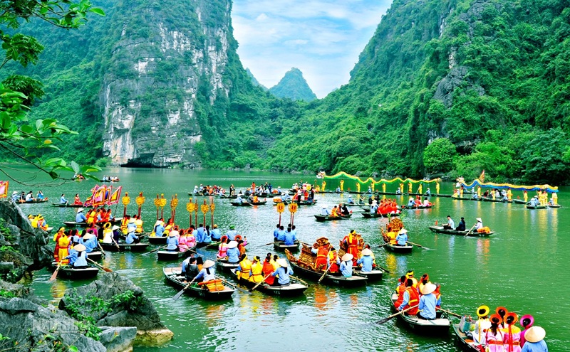 Lựa chọn combo vé tham quan để tiết kiệm chi phí cho nhóm và gia đình