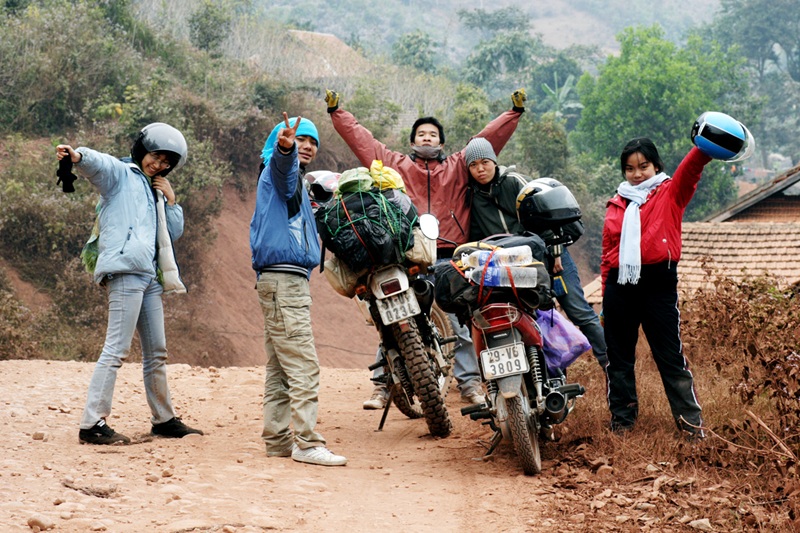 Nhóm bạn trẻ thường ưu tiên lựa chọn các cung đường có cảnh đẹp, trải nghiệm mới