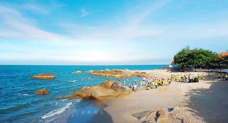 Biển Vũng Tàu là địa điểm giải nhiệt quen thuộc của người dân miền Nam