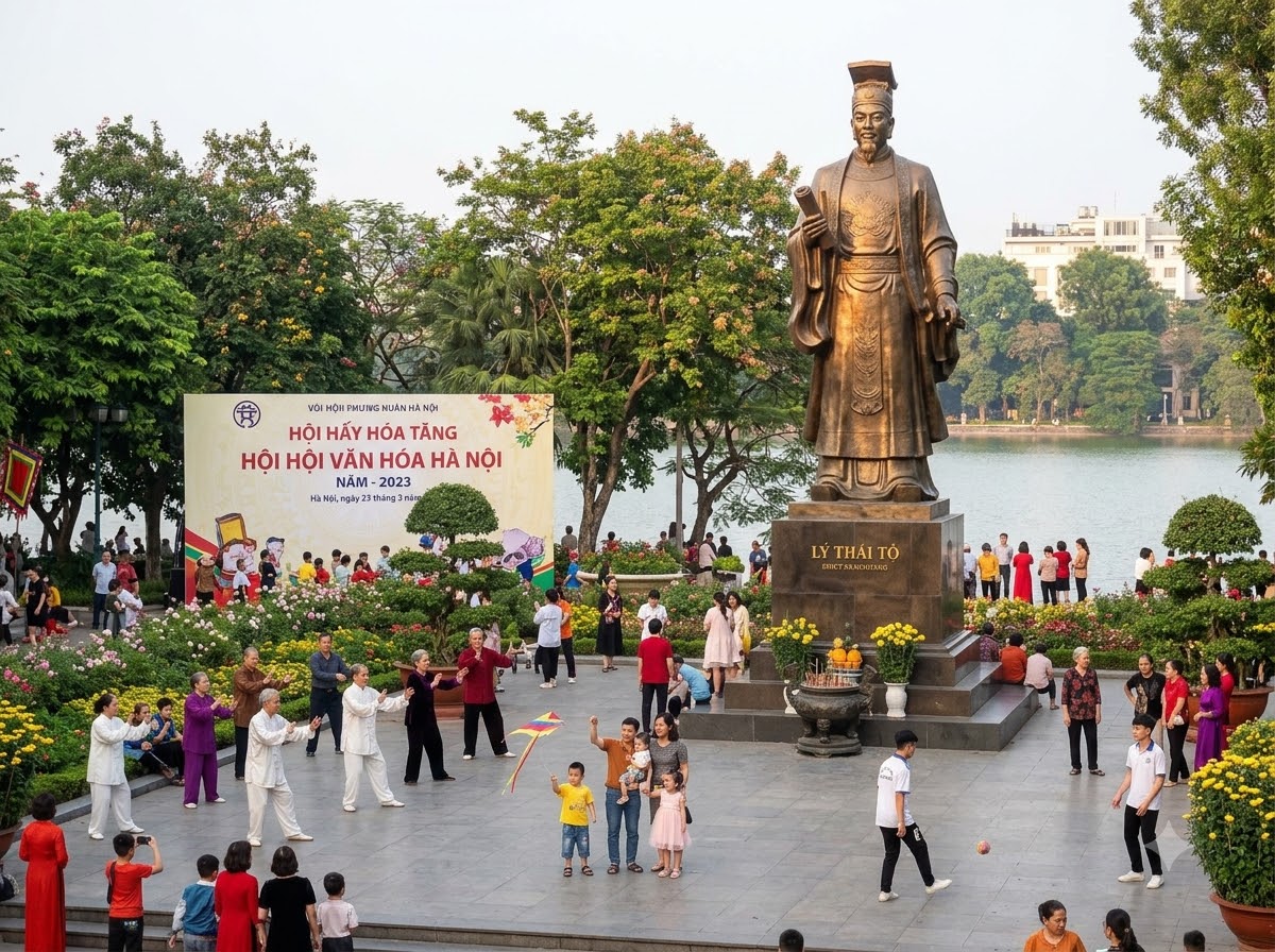 Khám phá những công trình biểu tượng quanh Hồ Hoàn Kiếm Tượng đài vua Lý Thái Tổ